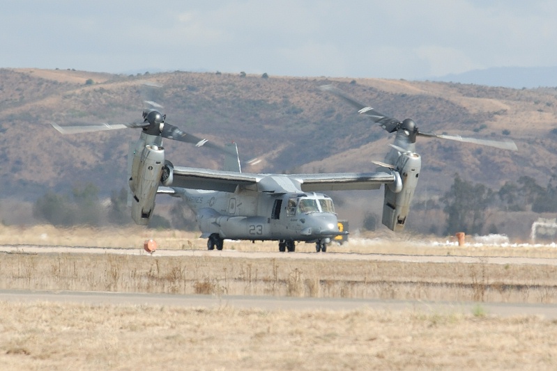 Osprey plane landing at Miramar air show-1 10-13-06