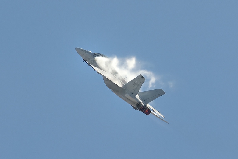 F18 Super Hornet in flight at Miramar air show-13 10-12-07