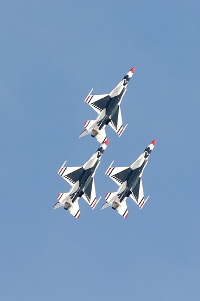 Air Force Thunderbird F16s in flight at Miramar air show-97 10-12-07