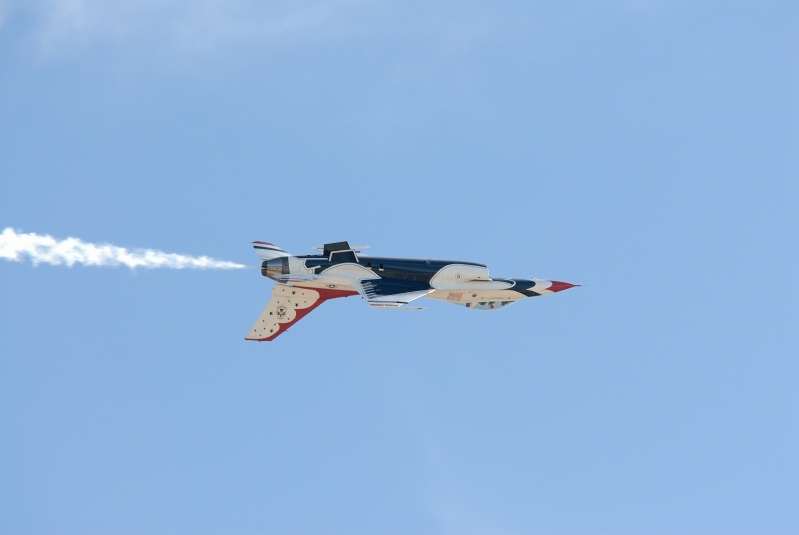 Air Force Thunderbird F16 in flight at Miramar air show-53 10-12-07
