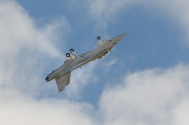 F18 Super Hornet in flight at Miramar air show-05 10-12-07