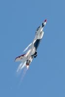 Air Force Thunderbird F16 in flight at Miramar air show-31 10-12-07