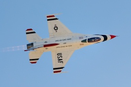 Air Force Thunderbird F16 in flight at Miramar air show-04 10-12-07