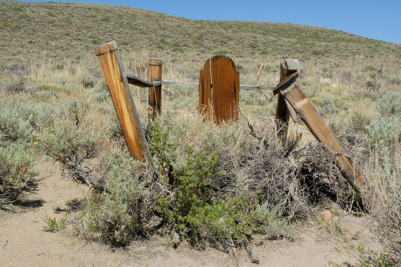 Delapidated grave at Bodie cemetery-05 6-8-07