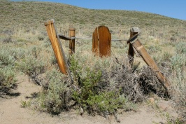 Delapidated grave at Bodie cemetery-05 6-8-07