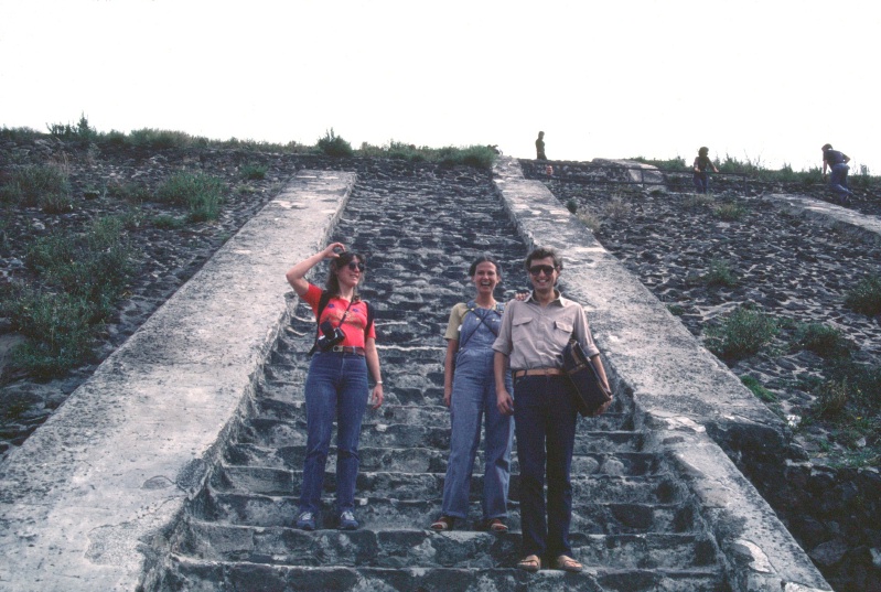 LC Elizabeth Kurt Jud at Teotihuacan Mexico 12-81