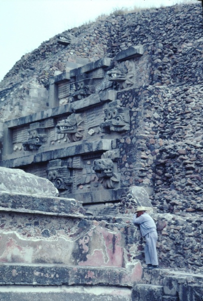 Sculptures at Teotihuacan 12-81