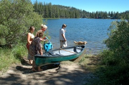 Kelly Shannon Haley Brett Calla launching a canoe at Serene Lakes-01 7-30-07
