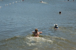 Shannon starting swim in family triathalon at Serene Lakes-07 7-29-07