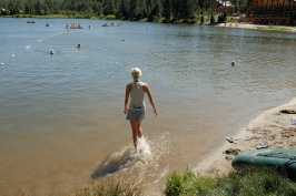 Haley starting swim in family triathalon at Serene Lakes 7-29-07