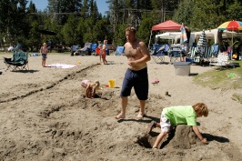 John Schureman starting swim in family triathalon at Serene Lakes-01 7-29-07