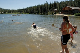 John & Kelly Schureman starting swim in family triathalon at Serene Lakes 7-29-07
