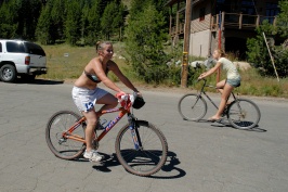 Shannon starting bike ride in family triathalon at Serene Lakes-02 7-29-07