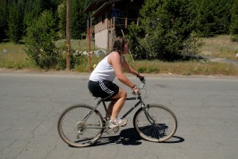 Kelly starting bike ride in family triathalon at Serene Lakes-04 7-29-07