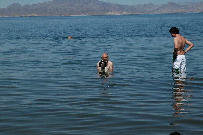 CW-LC GL Sky BDL wading in Lake Meade 8-30-05