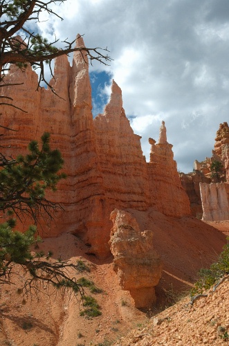 I0-Back of Queen Victoria hoodoo in Bryce Canyon UT 9-1-05