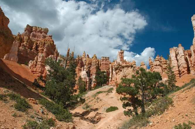 IT-Trail through hoodood in Bryce Canyon UT 9-1-05