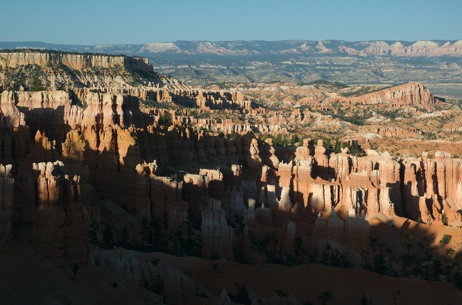 KG-Late afternoon light on hoodoos at Bryce Canyon UT 8-31-05