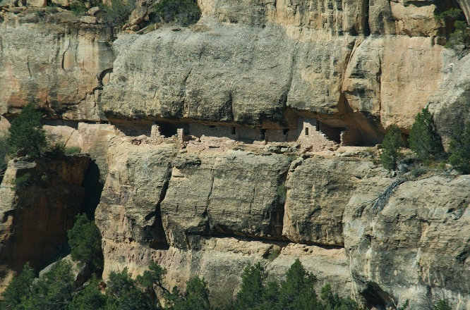 QKK-Cliff dwelling ruin at Mesa Verde CO-1 9-4-05