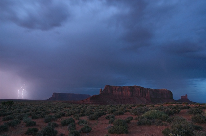 QMT-Lightning strike in Monument Valley-1 AZ 9-4-05