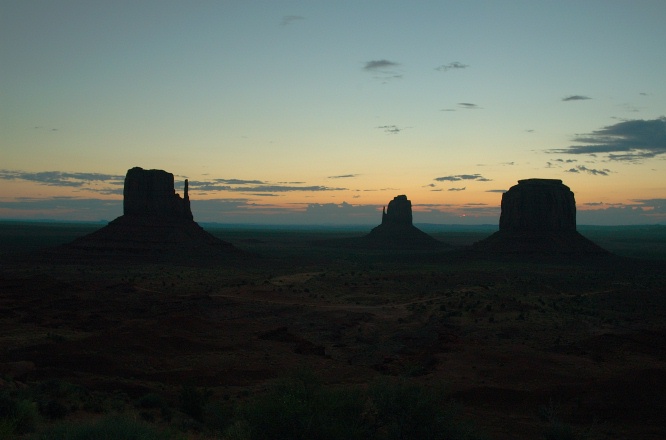 QMW-Predawn at Monument Valley-3 9-5-05
