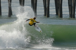 Surfer in contest at Oceanside-177 10-21-07