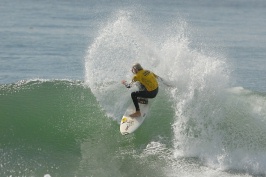 Surfer in contest at Oceanside-171 10-21-07
