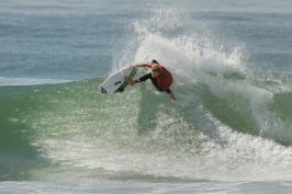 Surfer in contest at Oceanside-166 10-21-07