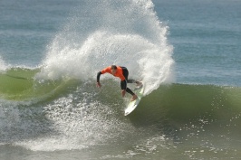 Surfer in contest at Oceanside-144 10-21-07