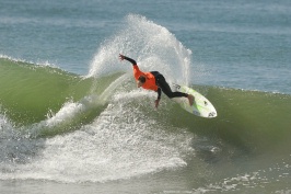 Surfer in contest at Oceanside-143 10-21-07